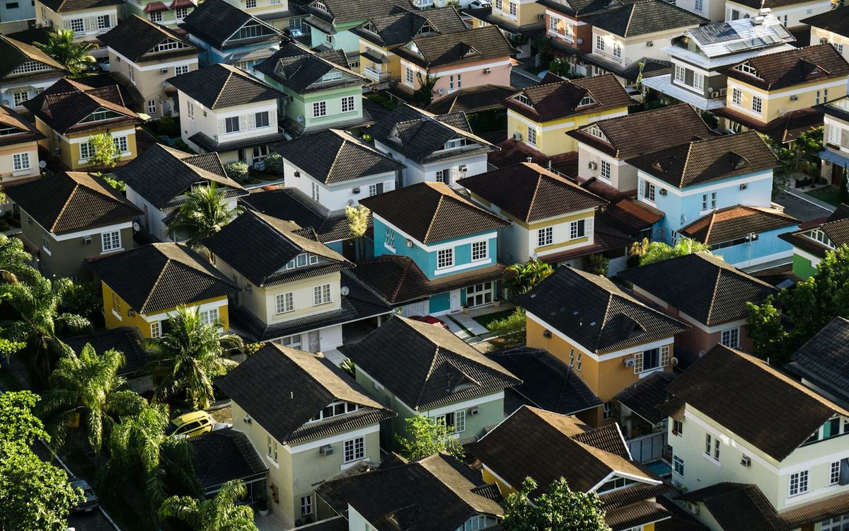 Barrio residencial visto desde el aire